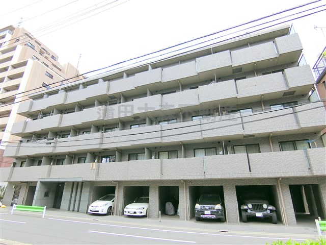 建物外観　大通りから入った落ち着いた環境　蒲田駅周辺のにぎやかな雰囲気