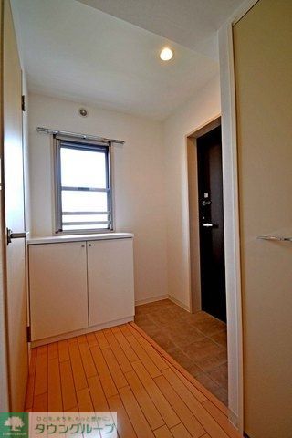 玄関　リビング/居室