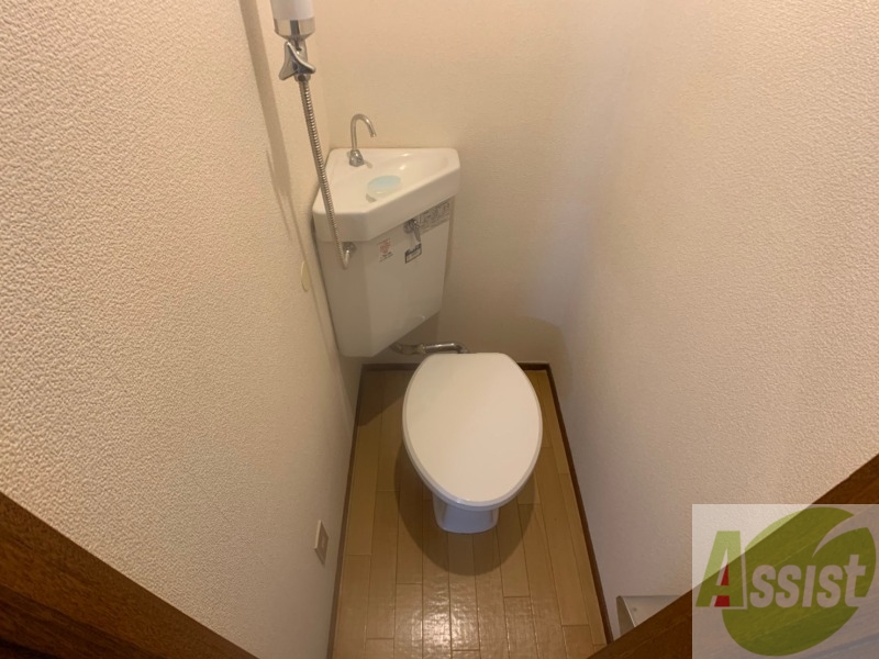 トイレ　こちらはトイレです。清潔感があり、安心して使用できます。