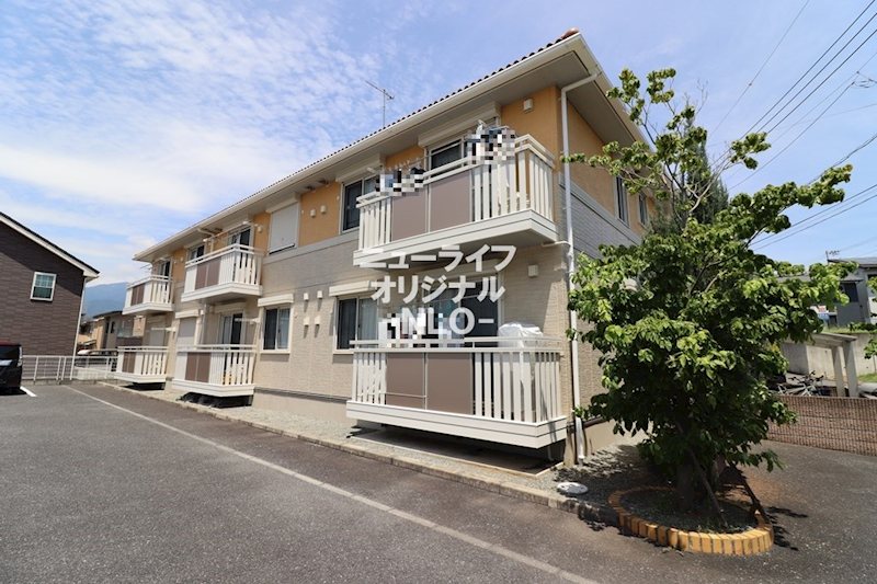 建物外観　防音性や耐震性が優れている軽量鉄骨造の建物です。