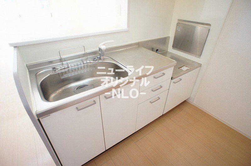 キッチン　コンロは設置幅・ガスの種別を確認の上、ご用意下さい。