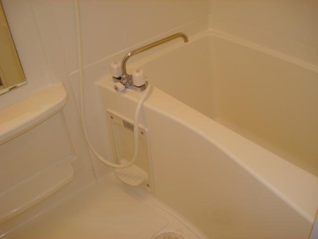 バス・シャワールーム　清潔感のあるお風呂です！浴室換気乾燥機ついています