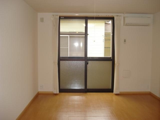 居室・リビング　9.7帖洋室、エアコン完備しています