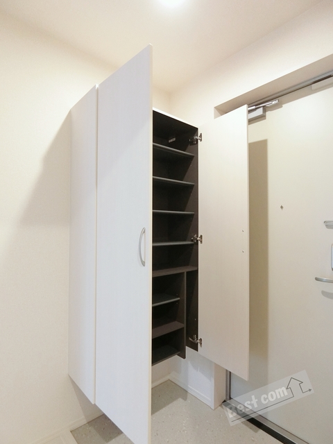 玄関　天井高シューズクローゼット付き♪