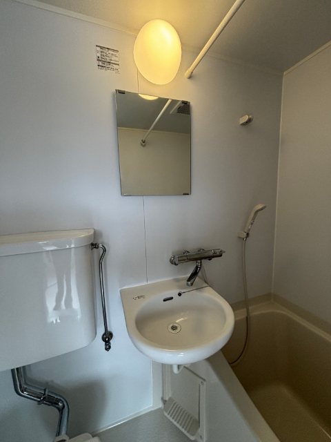 洗面設備　※同間取りリノベーション前の写真です。