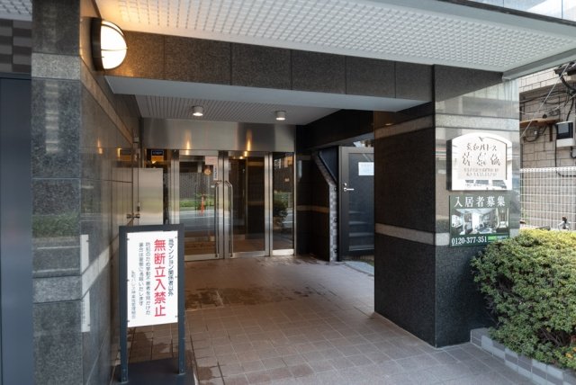 エントランス　落ち着いたエントランスです