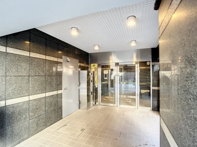 エントランス　ゆとりのあるエントランスです