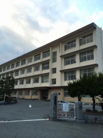 中学校　富士宮市立富士宮第四中学校（中学校）まで1342m