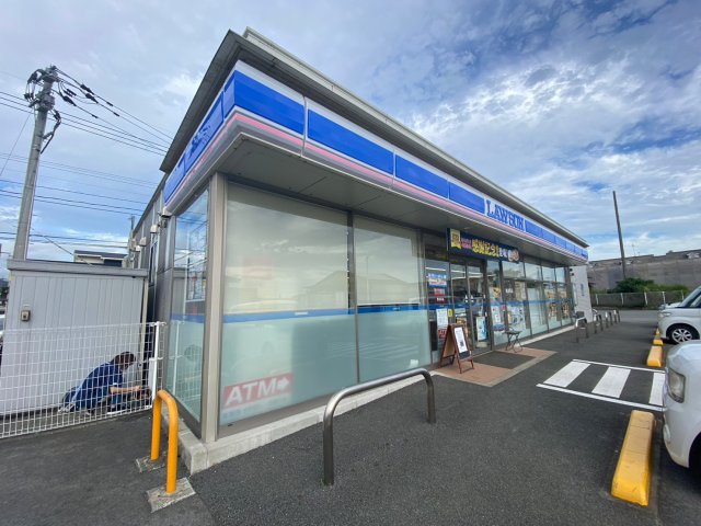 コンビニ　ローソン　山鹿熊入店（コンビニ）まで303m