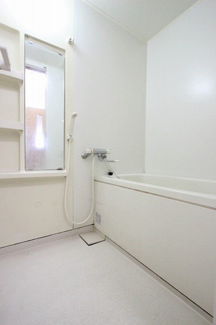バス・シャワールーム　同物件別号室のものです。
