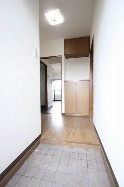 玄関　同物件別号室のものです。