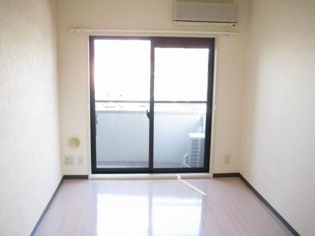 居室・リビング　★東向きで朝日ばっちり★