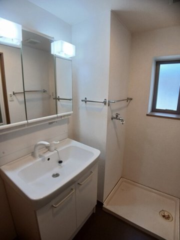 洗面設備　脱衣スペースもあります