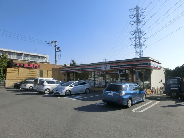 コンビニ　セブンイレブン（コンビニ）まで880m