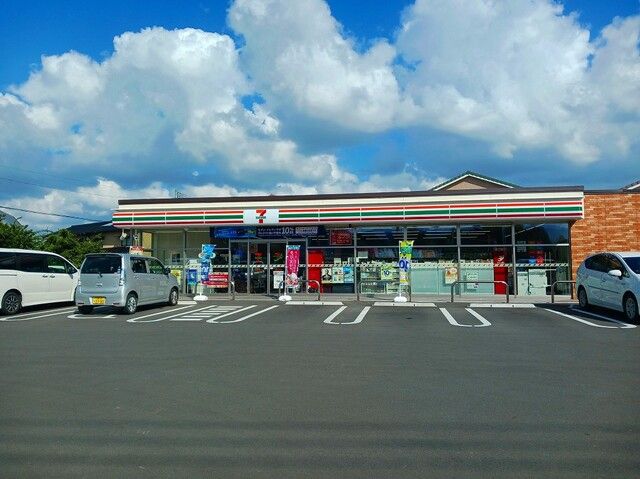 コンビニ　セブンイレブン（コンビニ）まで650m