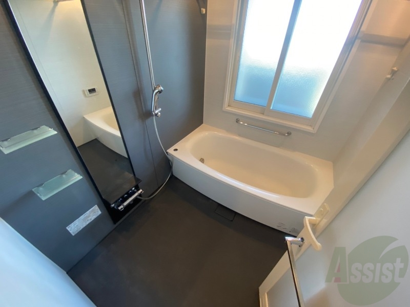 バス・シャワールーム　こちらに洗面台があります。朝の洗顔はこちらで。