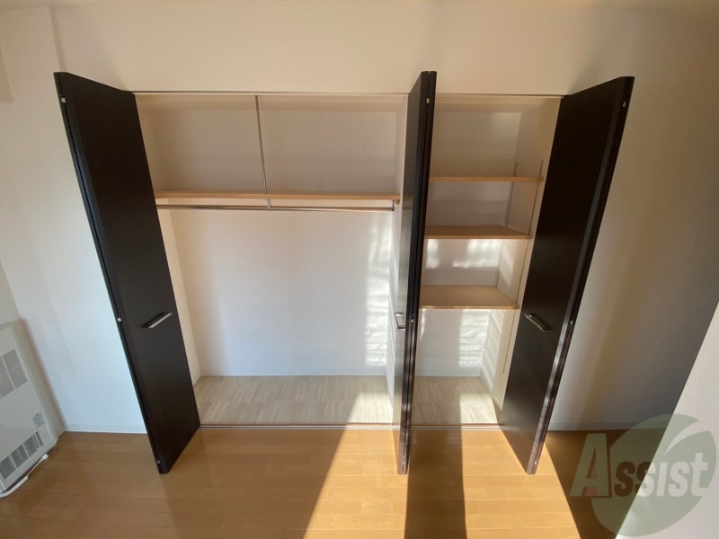 収納　クローゼットは奥行きもあり、荷物が多い方でも安心です。