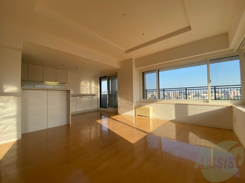 居室・リビング　広くてキレイなお部屋が広がっていて、充実した生活が送れそう。