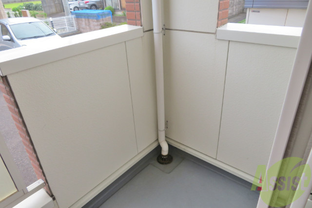 バルコニー　バルコニーは長さも幅も丁度いい広さでのびのび出来そうですね。