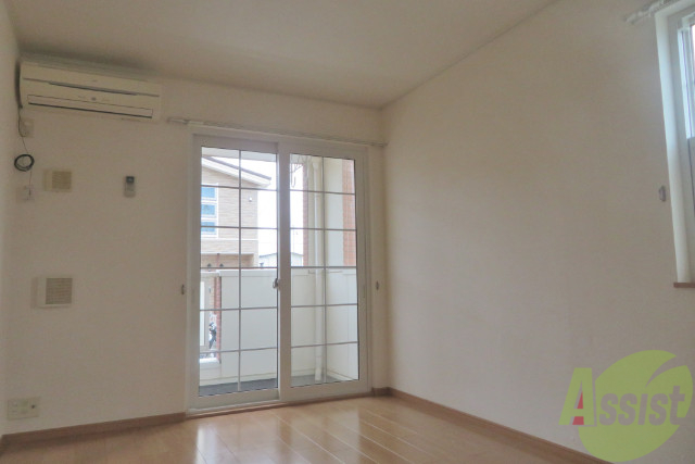 居室・リビング　リビングは１１．３帖のＬＤＫです。陽当たり良好でいいですね。