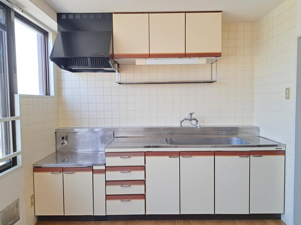 キッチン　収納たっぷりシステムキッチン