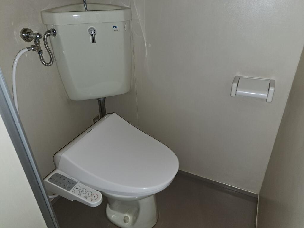 トイレ　温水洗浄便座機能付き