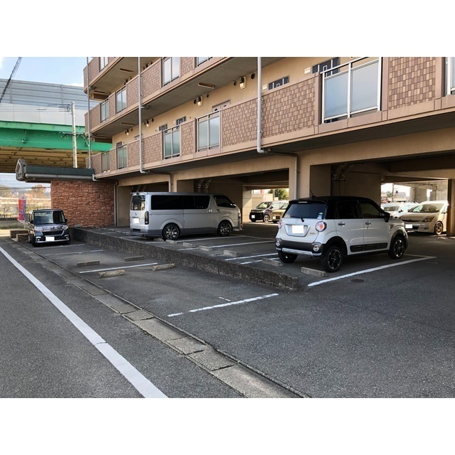 駐車場　【その他共用部】屋根付き駐輪場