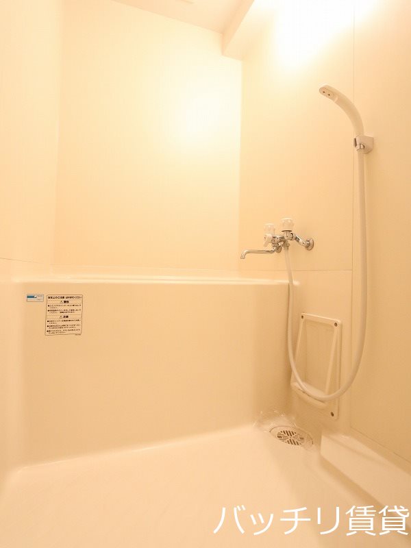 バス・シャワールーム　同型タイプの為、現状を優先いたします