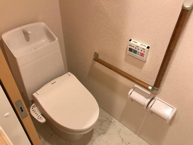トイレ　シャワー付トイレ