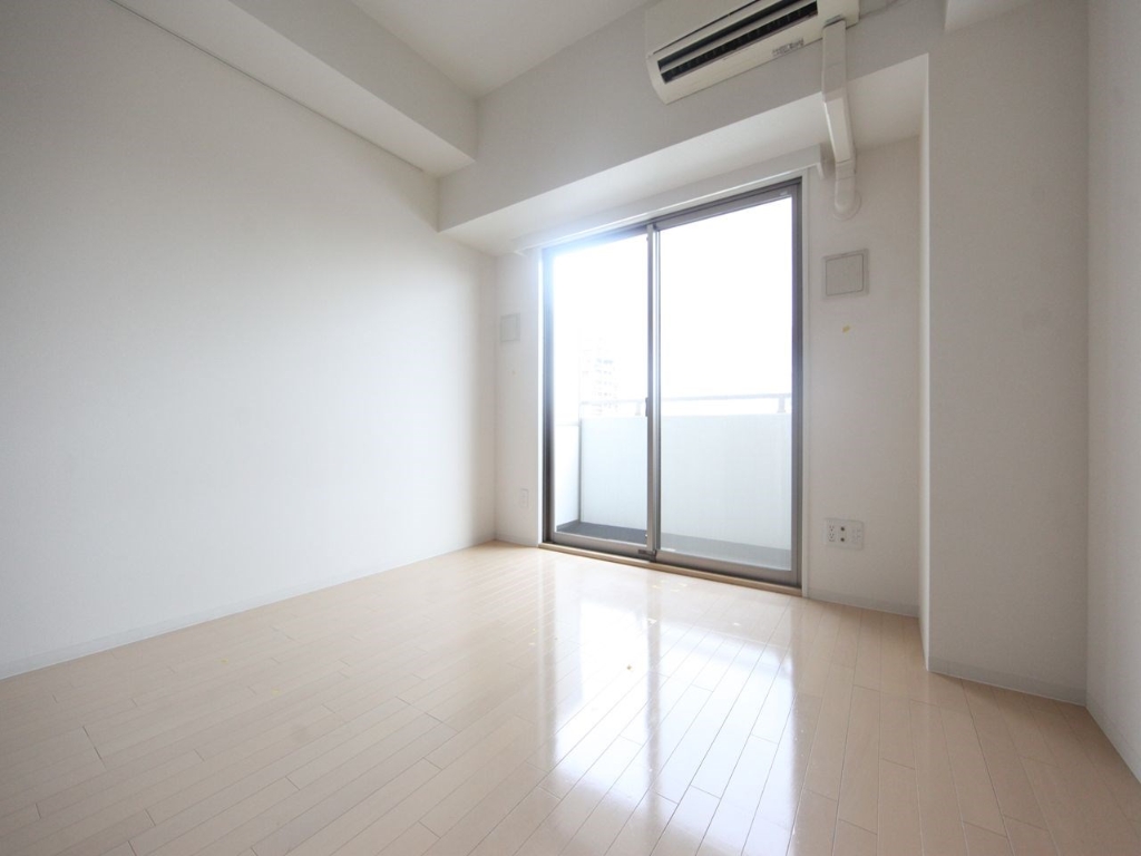 その他　洋室7帖　エアコン完備　バルコニー