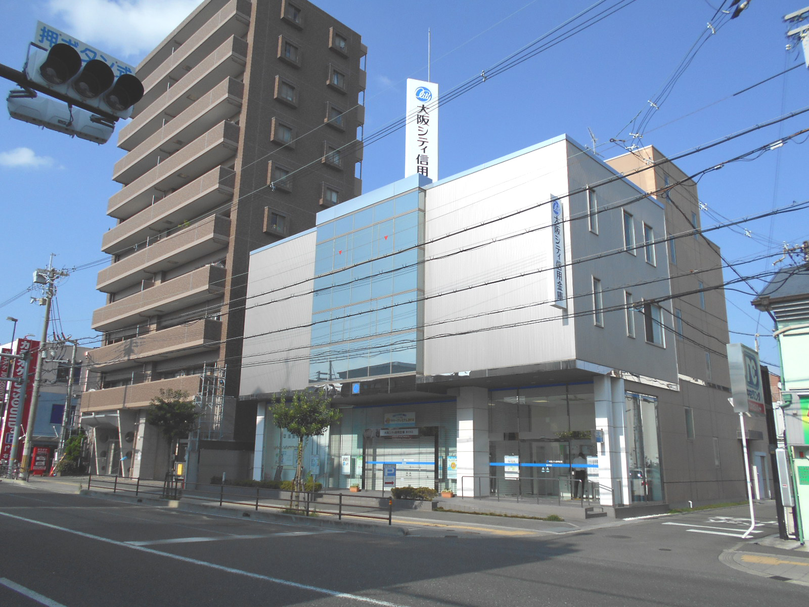 銀行　大阪シティ信用金庫豊中支店（銀行）まで122m