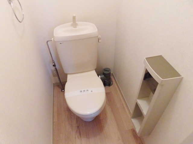 トイレ　同建物の別号室のお写真です。