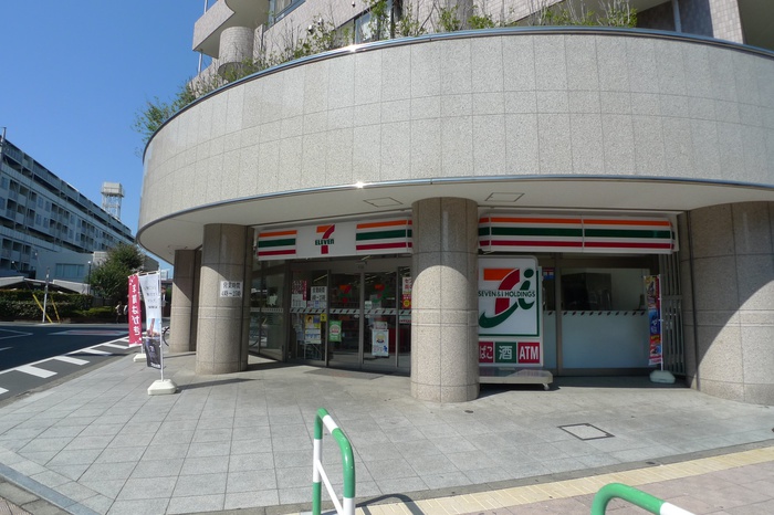 コンビニ　セブンイレブン（コンビニ）まで550m