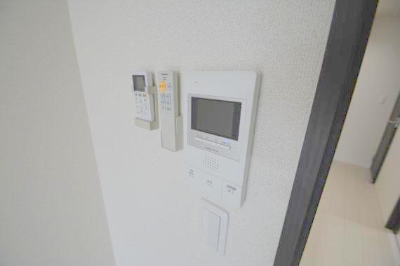セキュリティ　TVモニターホンで来客が誰か確認してから開けて下さいね