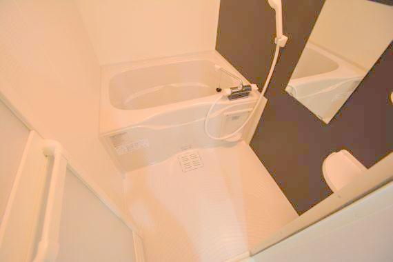 バス・シャワールーム　ゆったりと入るなら、お風呂とトイレとは別々が嬉しいですよね。