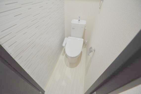 トイレ　綺麗なトイレにはウォシュレット標準装備です。
