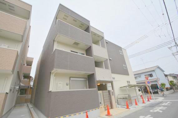 建物外観　オシャレな外観。この周辺では飛びぬけて目立っています。