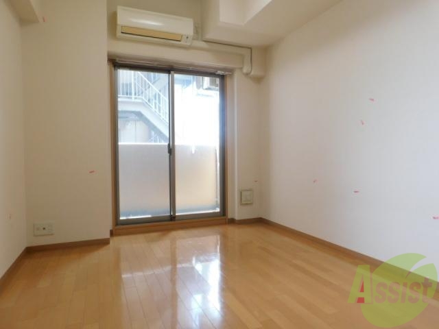 居室・リビング　フローリング貼りの綺麗な室内です