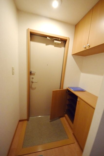 玄関　★下駄箱付き玄関★