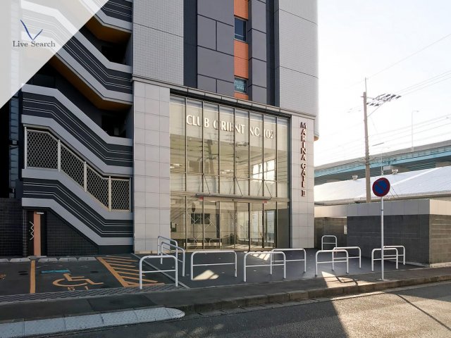 エントランス　落ち着いたエントランスです