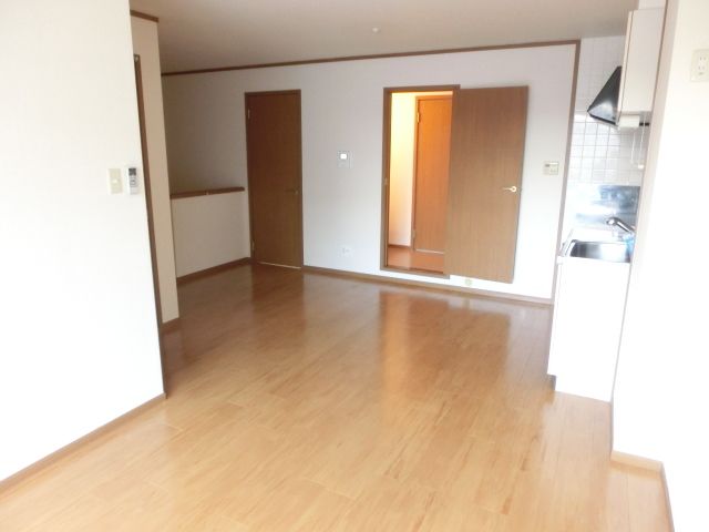 居室・リビング　バルコニー側からのリビングです