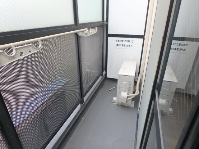 バルコニー　外からの目が気にならないバルコニーで洗濯物が干せます