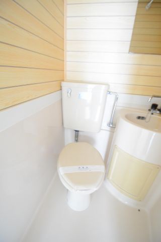 トイレ　浴室内にトイレがあります♪