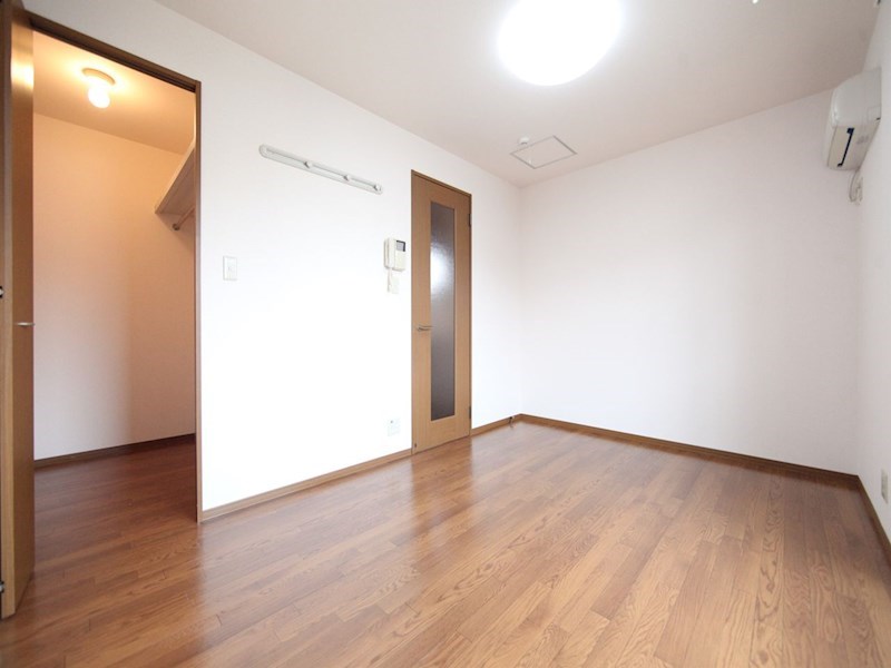 居室・リビング　洋室6.5帖　ウォークインクローゼット付（収納充実してます）