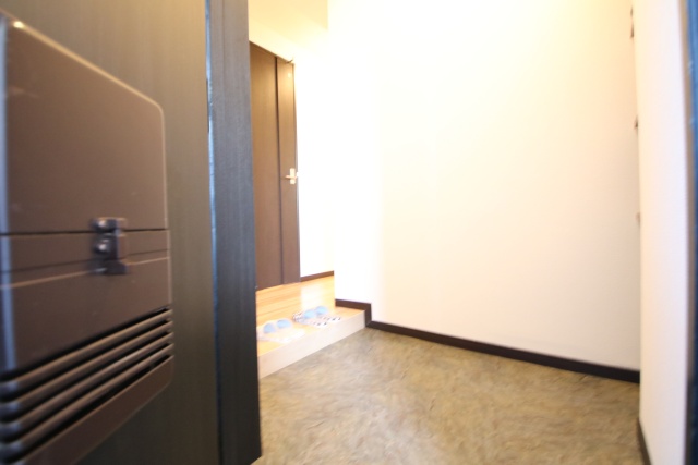 玄関　※別室の参考写真の為、現況優先です。