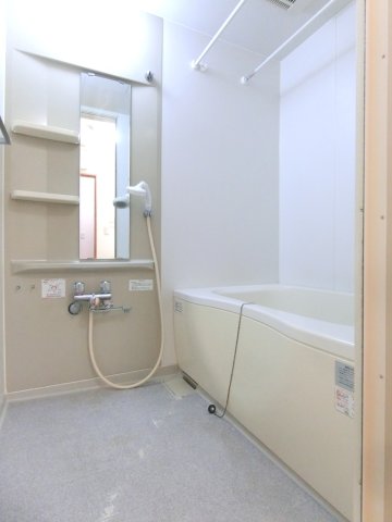 バス・シャワールーム　同物件内参考画像