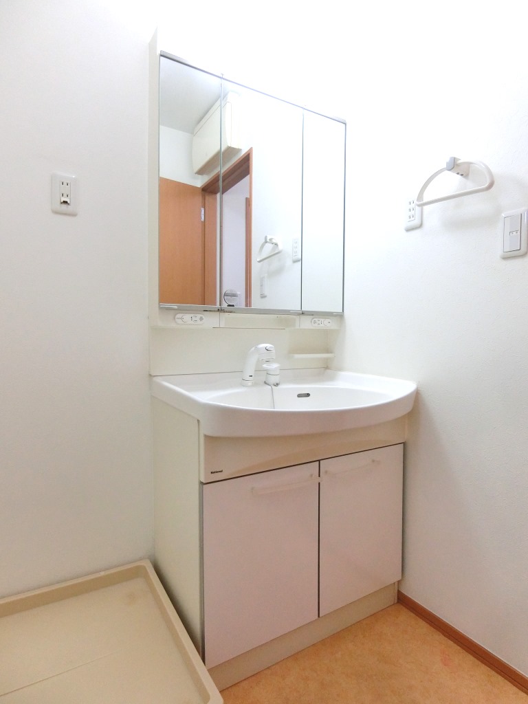 洗面設備　同物件内参考画像