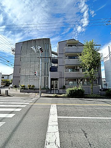 建物外観　コンクリートうちっぱなしのオシャレな外観