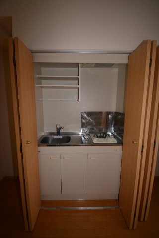 キッチン　扉を開けるとキッチンです♪