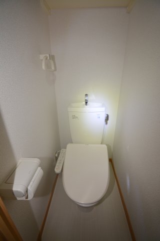 トイレ　温水洗浄便座です♪暖かく清潔な便座です！